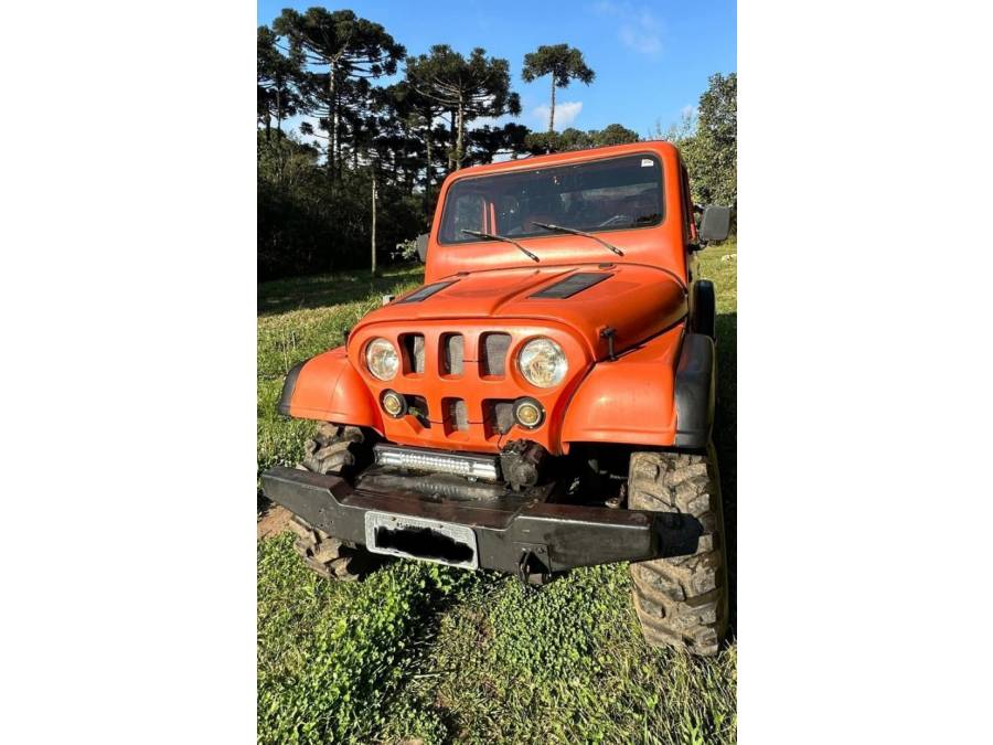 FORD - JEEP - 1968/1968 - Laranja - R$ 44.900,00