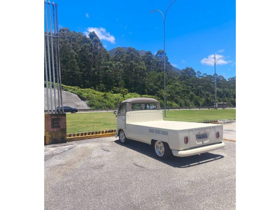 VOLKSWAGEN - KOMBI - 1975/1975 - Bege - R$ 79.900,00