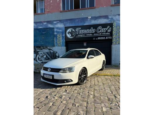 VOLKSWAGEN - JETTA - 2012/2012 - Branca - R$ 62.500,00