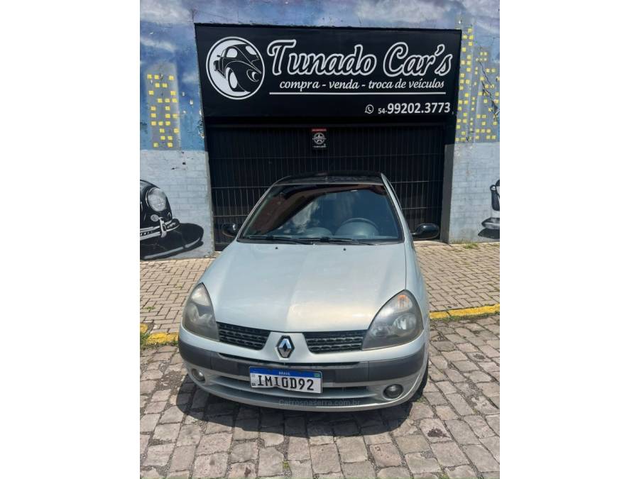 RENAULT - CLIO - 2004/2004 - Prata - R$ 15.900,00