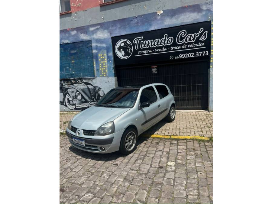 RENAULT - CLIO - 2004/2004 - Prata - R$ 15.900,00