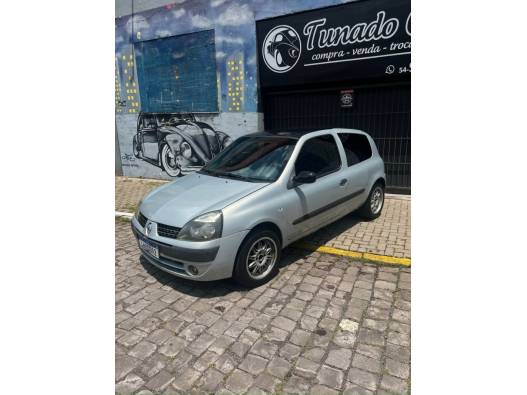 RENAULT - CLIO - 2004/2004 - Prata - R$ 15.900,00