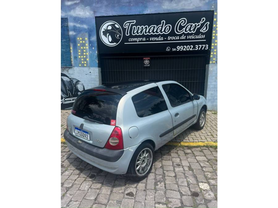 RENAULT - CLIO - 2004/2004 - Prata - R$ 15.900,00