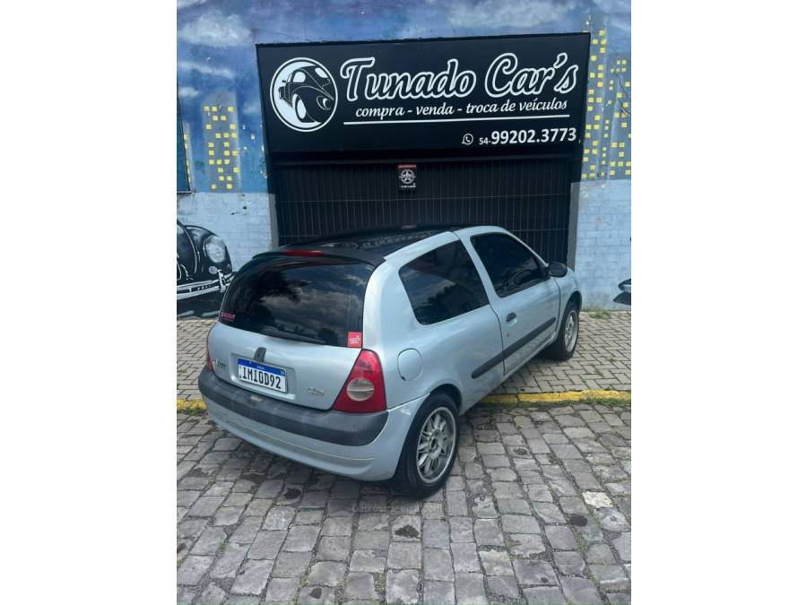 RENAULT - CLIO - 2004/2004 - Prata - R$ 15.900,00